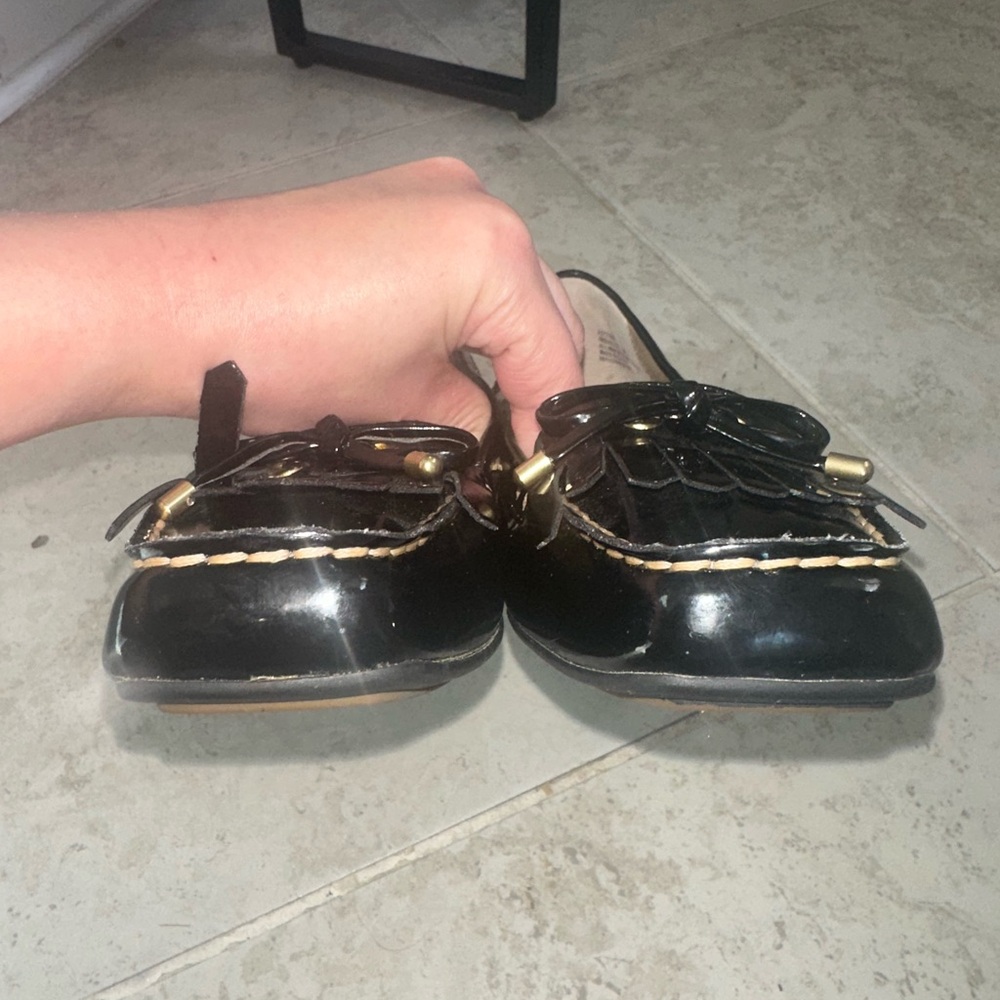 Black Leather Women's Loafers Size 8 Bow and Fringe Detail Isaac Mizrahi Live‎ - Picture 7 of 9